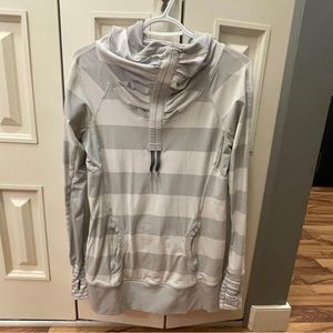 Lululemon sweater size 8